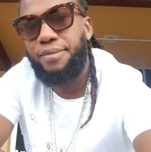 Meet your Posher, Elie